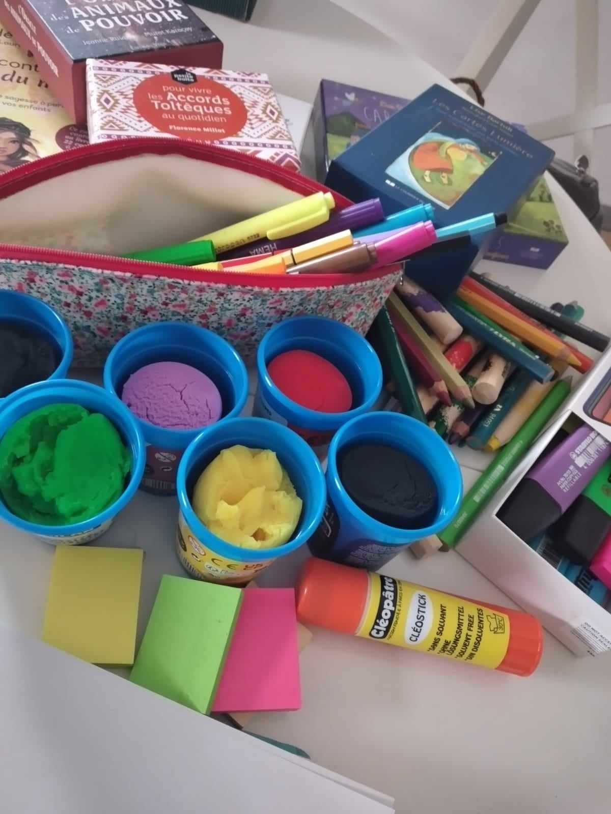 Art thérapie avec de la pate à modeler